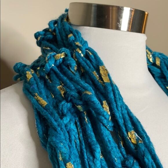 Handmade hand Knit Chunky Open Knit Loose Weave Teal & Gold Infinity Scarf - Picture 4 of 4